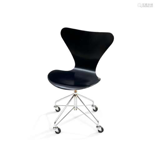 Arne Jacobsen (1907-1974) for Fritz Hansen Swivel Desk Chair...