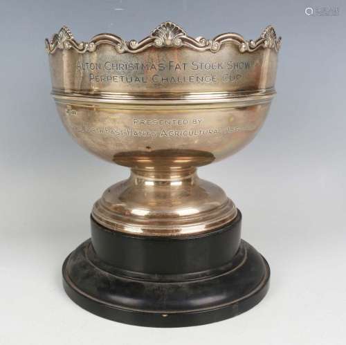A George V silver trophy cup of circular girdled form with c...