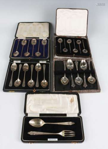 A set of six George V silver nail head coffee spoons, Sheffi...