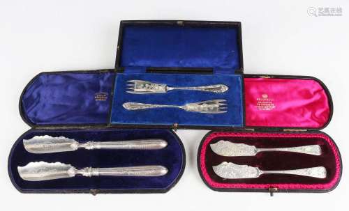 A pair of Edwardian silver buffet forks, Sheffield 1901 by J...