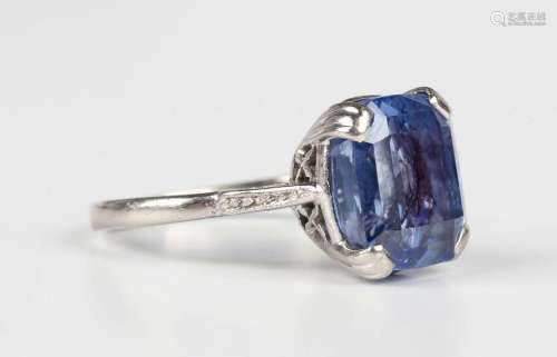 A palladium and sapphire solitaire ring, circa 1920, claw se...