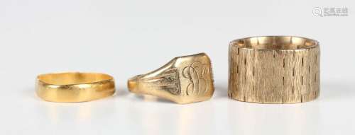 A 22ct gold wedding ring, Birmingham 1911, weight 1.6g (dist...