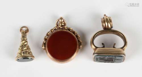 A 9ct gold mounted cornelian and agate rotating pendant fob,...