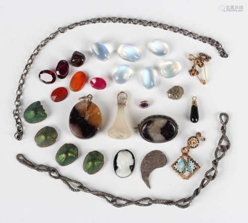 A small group of jewellery, including a gold topped agate pe...