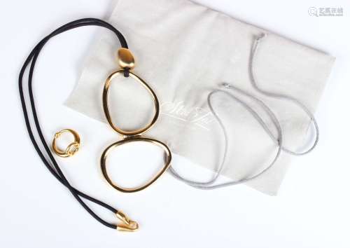 An Hermès gold plated scarf ring, detailed 'CPL', a Mai Tai ...