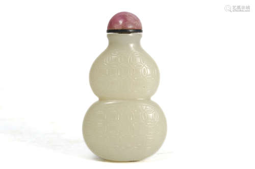 A White Jade Double-Gourds Snuff Bottle