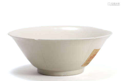 A White glaze bowl