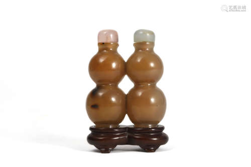 An Agate Twin Double-Gourds Snuff Bottle