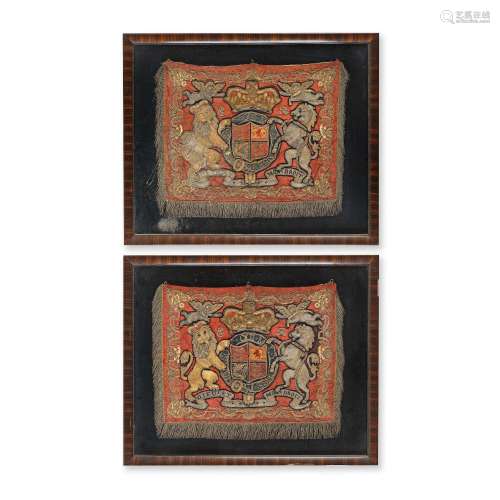 【Y】A PAIR OF HERALDIC TRUMPET BANNERS Early 20th century (19...