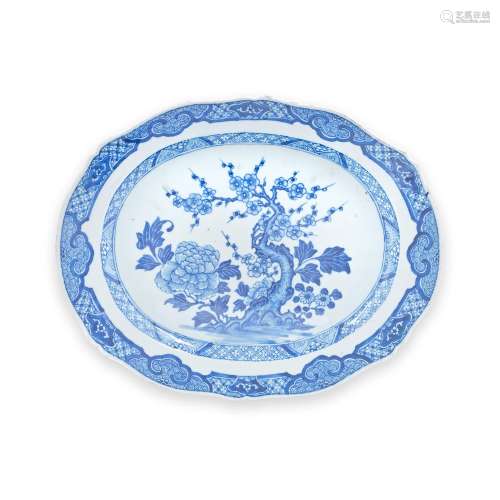 A CHINESE BLUE AND WHITE DISH Late 18th century