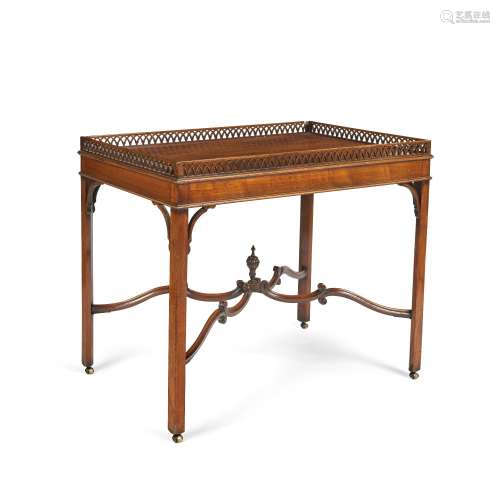【TP】A GEORGE III MAHOGANY SILVER TABLE