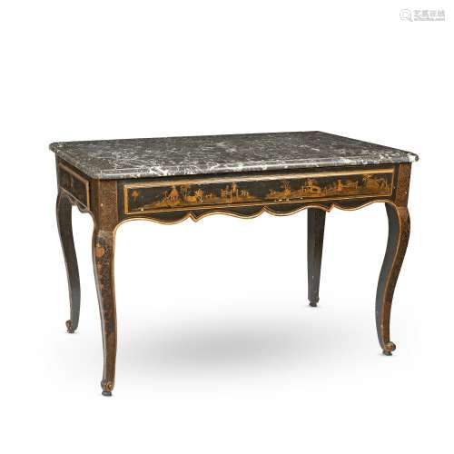 【TP】A GERMAN BLACK AND GILT JAPANNED SIDE TABLE 18th century...
