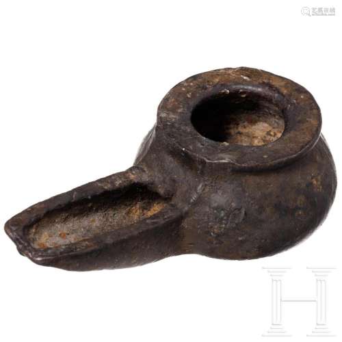 An Ottoman oil lamp of bronze, 13th/14th century