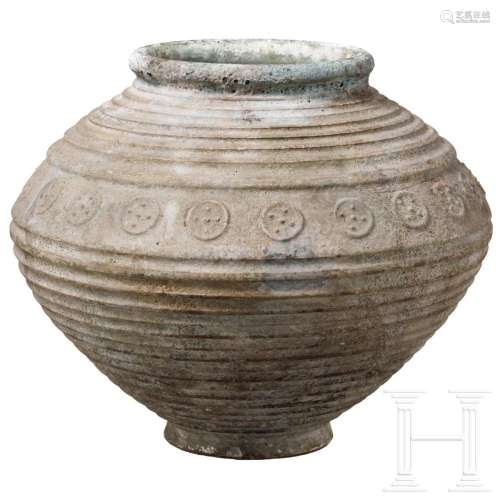 An early Islamic ceramic pot, 10th century