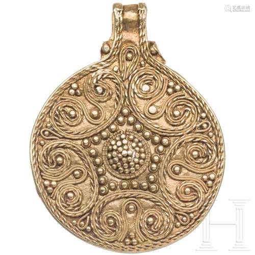 A gold Viking pendant embellished with filigree, 9th - 10th ...