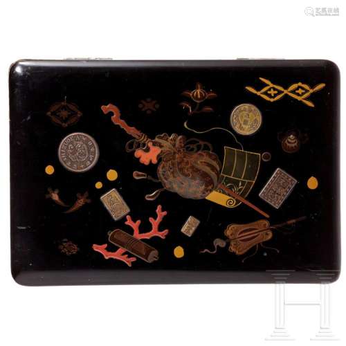 A Japanese lacquered box, Showa period