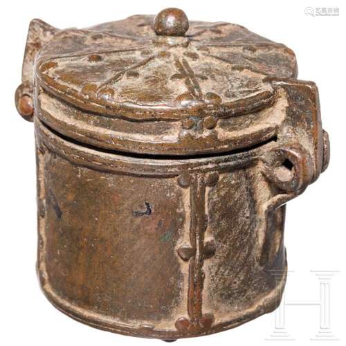 A French or Spanish bronze pyxis, 13th/14th century