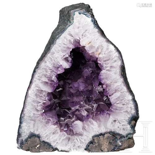 A large amethyst Druse