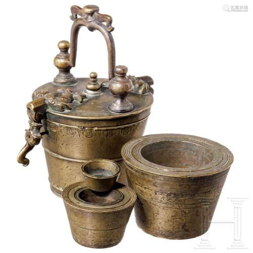 A French cup weight set, 18th century