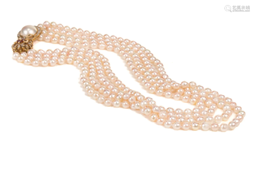CULTURED PEARL NECKLACE WITH 14K GOLD CLASP, 108g