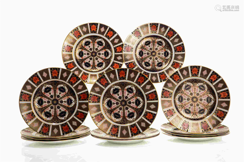 THIRTEEN ROYAL CROWN DERBY IMARI DINNER PLATES