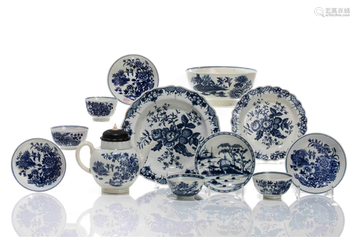 EIGHT PCS WORCESTER PORCELAIN