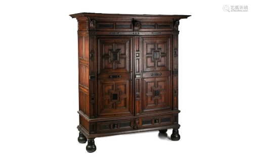 18th C NORTHERN EUROPEAN OAK CUPBOARD