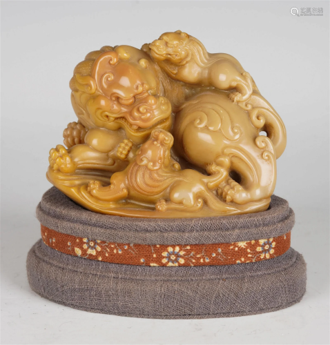 Qing Dynasty Shoushan Stone Lion Ornament