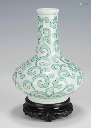 Chinese Green Glaze Tianqiu Vase