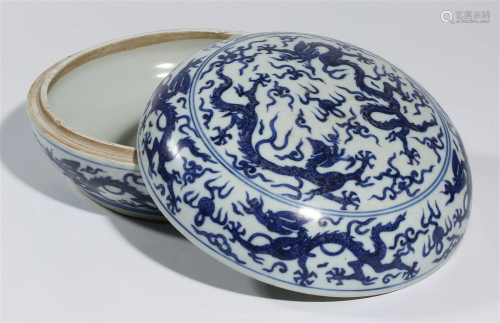 Chinese Ming Blue and White Dragon Round Box