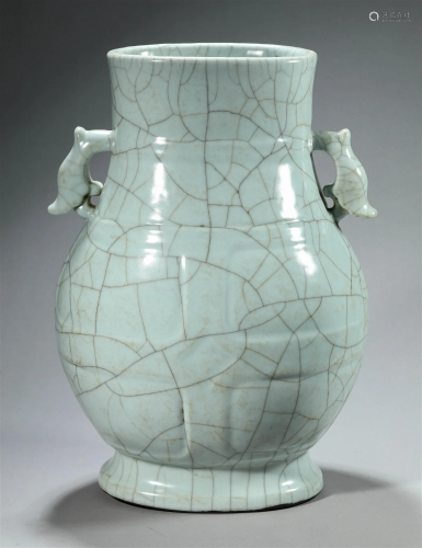 Chinese Qing Dynasty Ge Type Glaze Archaic Style Vase