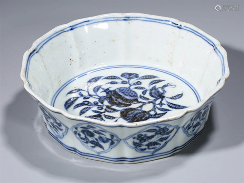 Chinese Ming xuande Blue and White Lobed Bowl