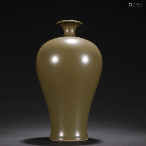 A Fine Teadust-Glazed Plum Vase