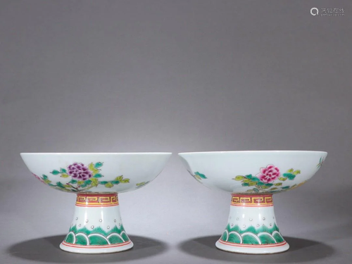 A Pair of Famille-rose Bowls