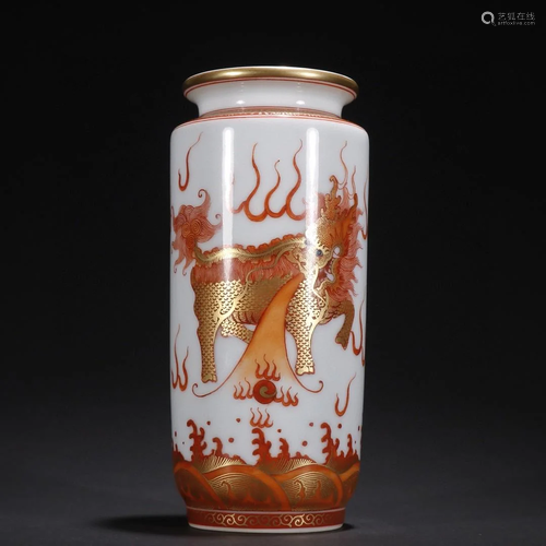 A Rare Alum Red Paited Gold Vase