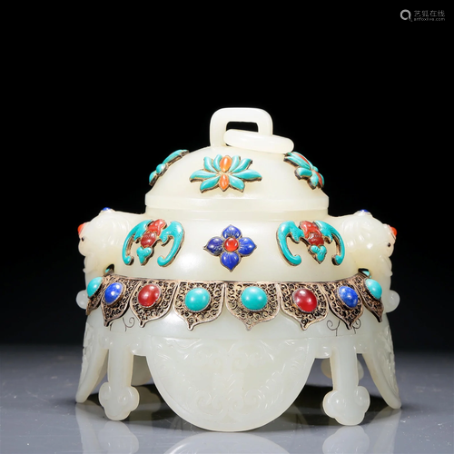 An Excellent White Jade Gem-Inlaid 'Bat' Elephant-Handled Ja...