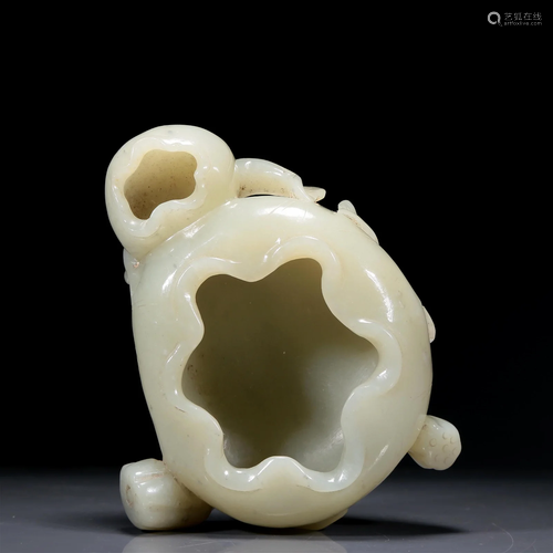 A Marvelous Celadon-White Jade 'Flower' Brushwasher