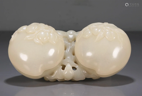 An Exquisite White Jade 'Peach' Box