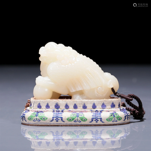 An Exquisite White Jade 'Auspicious Beast' Pendant