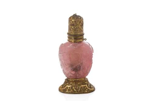CHINESE ROSE QUARTZ SNUFF BOTTLE WITH GILDED MOUNT
