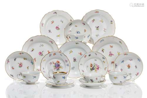 GROUP OF MEISSEN PORCELAIN CUPS, SAUCERS & PLATES