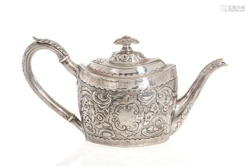 GEORGE III IRISH SILVER TEAPOT, 573g