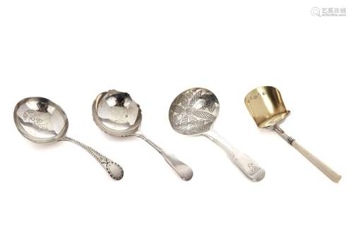 FOUR ENGLISH SILVER TEA CADDY SPOONS, 43g