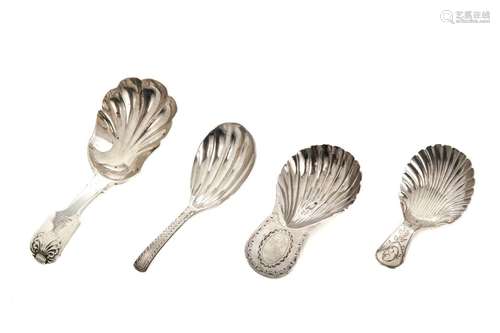 FOUR ENGLISH SIVLER TEA CADDY SPOONS, 43g