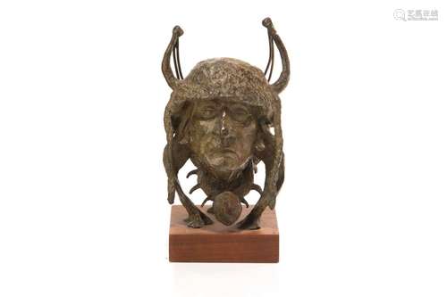 BRONZE BUST OF A NATIVE AMERICAN CHIEF