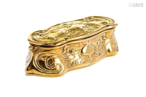 ENGLISH SILVER GILT DRESSER BOX, 91g