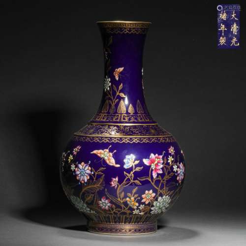 Qing Dynasty,Blue Glaze Gold-Traced Flowers Bottle