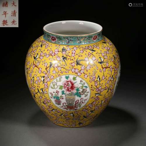 Qing Dynasty,Yellow Glaze Flowers and Birds Large Jar