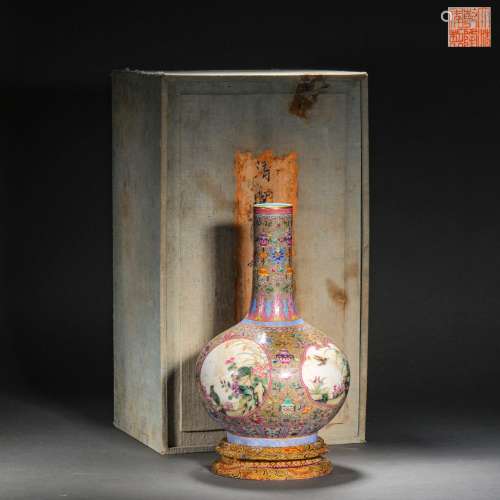 Qing Dynasty,Famille Rose Flowers Bottle
