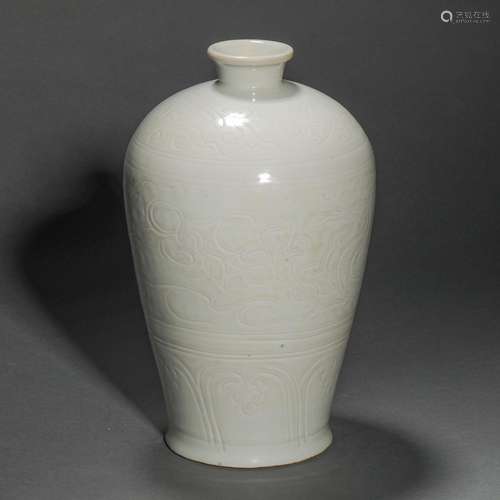 Ming Dynasty or Before,Flowers Prunus Vase